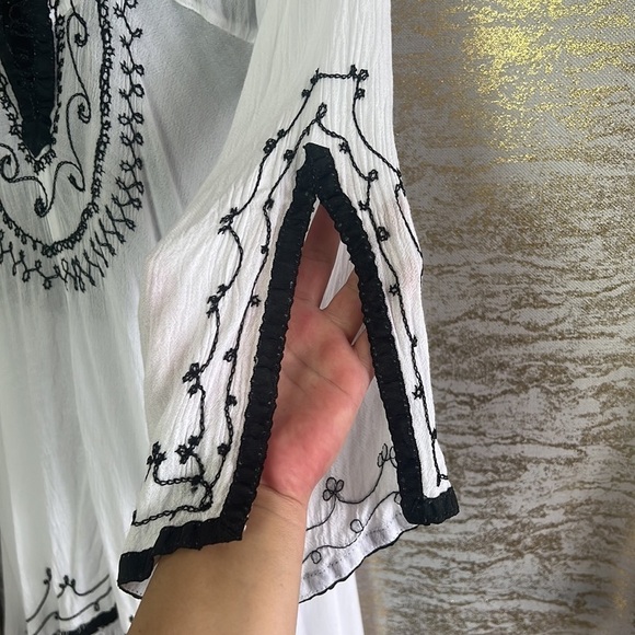 La Moda White/Black Long Sleeve Embroidered Fringed Hem Short Dress/Beach Cover - Picture 7 of 16